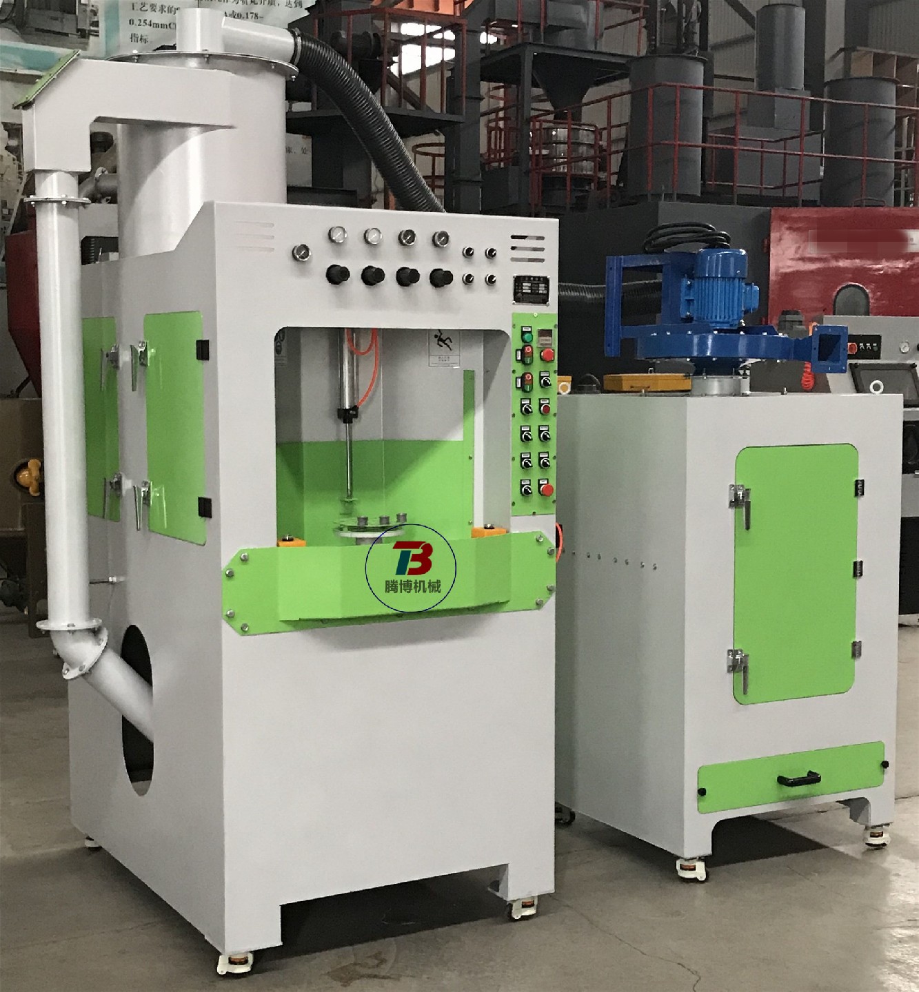 汽车密封件油封增强附着力自动喷砂机-此机型用于汽车密封件油封表面增强附着力。主要技术参数：机器型号TBSA1014-2A工作仓尺寸1000*1100800mm类型···